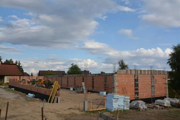 Jak oszacować koszt budowy sklepu Dino w 2023 roku?