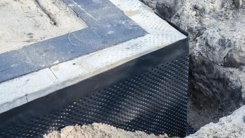 Jak skutecznie zabezpieczyć fundamenty folią kubełkową? Sprawdzone metody i porady