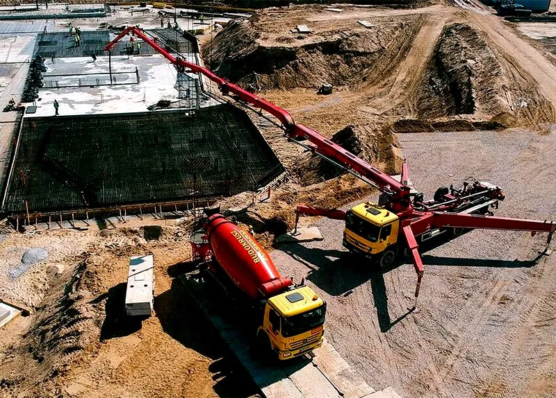 Jak wybrać odpowiedni beton na fundamenty: kluczowe aspekty i porady