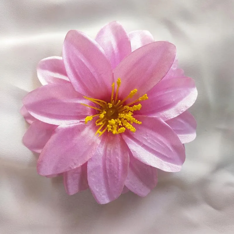 Odkryj tajemnice: jak zbudowany jest kwiat i jego funkcje w naturze