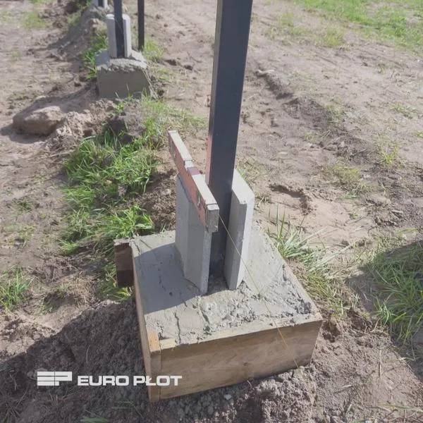 Beton pod słupek ogrodzeniowy