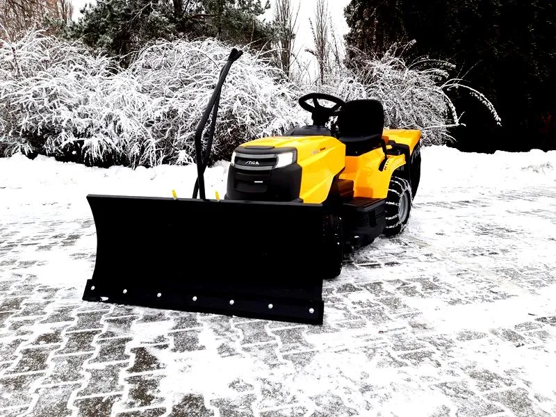 Montaż pługu do traktorka