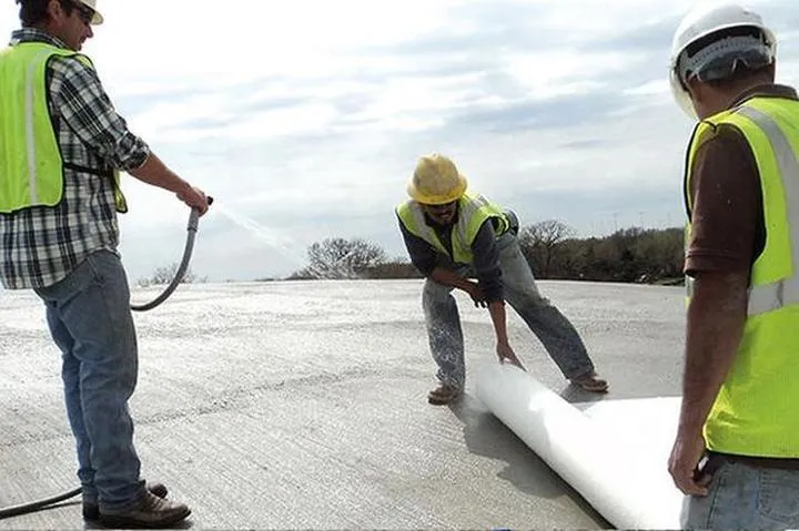 Pielęgnacja i nawadnianie betonu